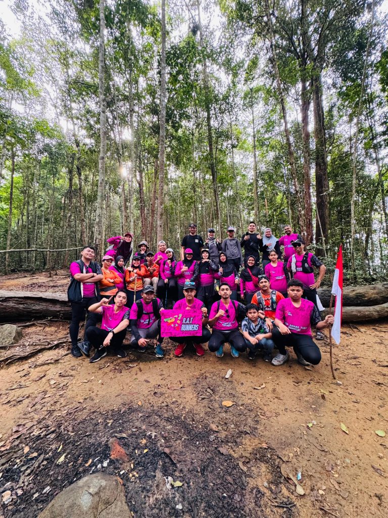 RAT Runners Squad Gelar Trekking dan Aksi Bersih-Bersih di Gunung Bintan, Wadahi Healing dan Kerjasama Tim