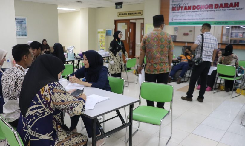 RSUD Raja Ahmad Tabib Gelar Donor Darah Sukarela, Ajak Pegawai dan Pengunjung Berpartisipasi RSUD Raja Ahmad Tabib Gelar Donor Darah Sukarela, Ajak Pegawai dan Pengunjung Berpartisipasi