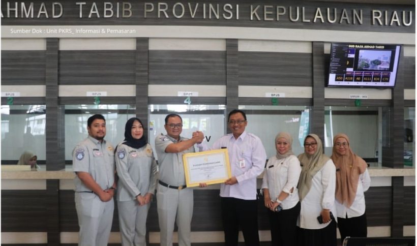 RSUD Raja Ahmad Tabib Raih Penghargaan “Form and Diagnosis Accuracy Champion” dari PT Jasa Raharja RSUD Raja Ahmad Tabib Raih Penghargaan “Form and Diagnosis Accuracy Champion” dari PT Jasa Raharja
