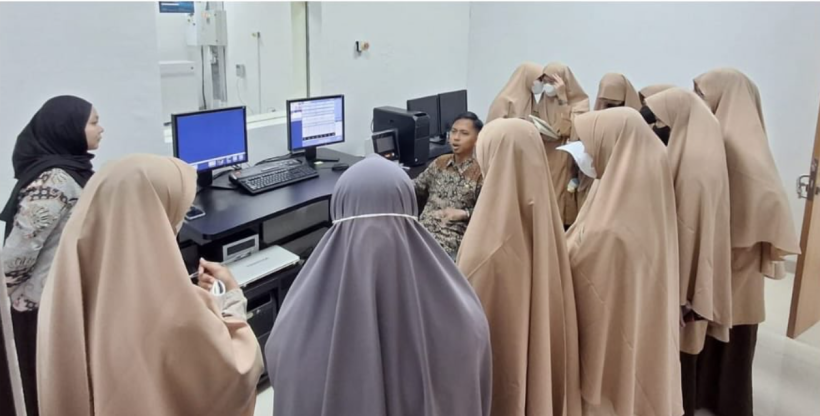 SMA Islam De Green Camp Tanjungpinang Lakukan Kunjungan Riset ke RSUD Raja Ahmad Tabib