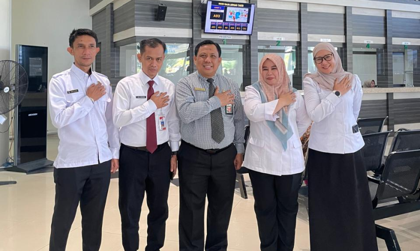 Ketua PN Tanjungpinang Ali Sobirin Kunjungi Pasien Anak RSUD RAT, Sampaikan Pesan Humanis