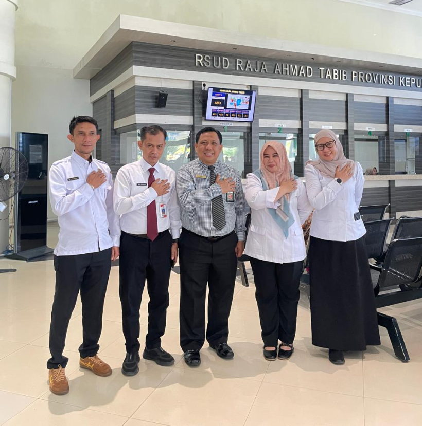 Ketua PN Tanjungpinang Ali Sobirin Kunjungi Pasien Anak RSUD RAT, Sampaikan Pesan Humanis