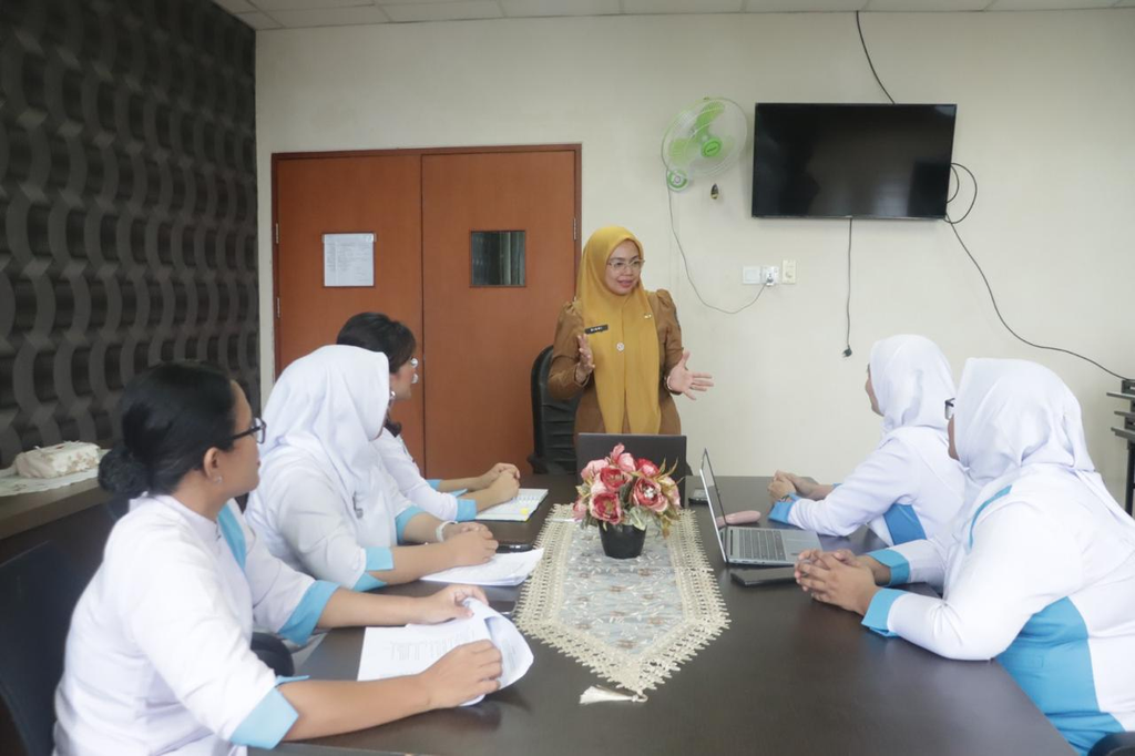 Ringkasan: Inovasi berbasis data terintegrasi untuk memperkuat kinerja perawat, mutu pelayanan, keselamatan pasien, dan pengalaman pasien.